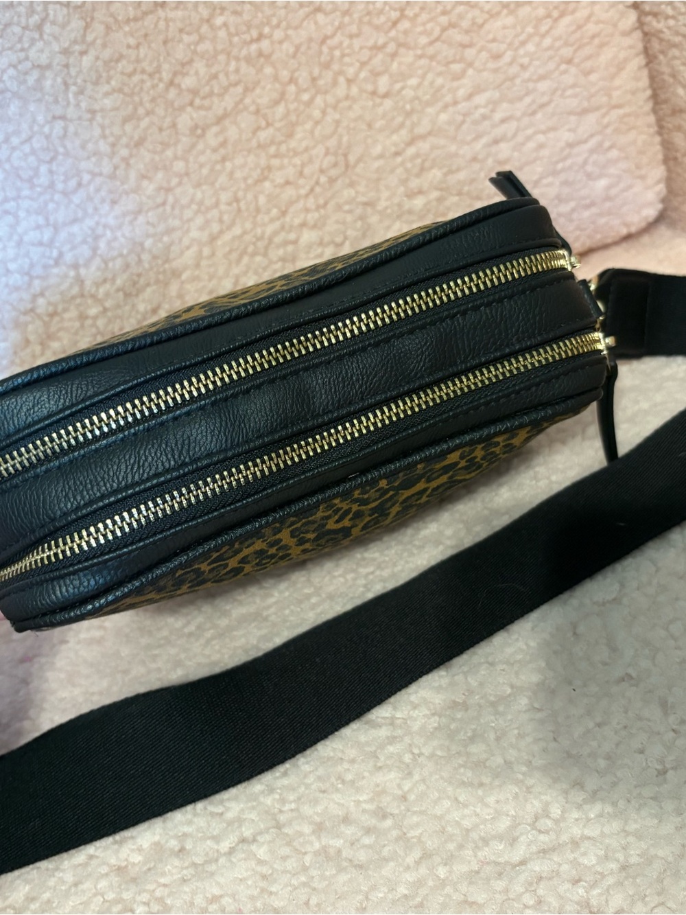 Leopard Print Crossbody Black Trim - Picture 3 of 8